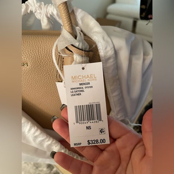 Brand NEW Micheal Kors LG satchel leather purse dust bag include never used. - Picture 4 of 4